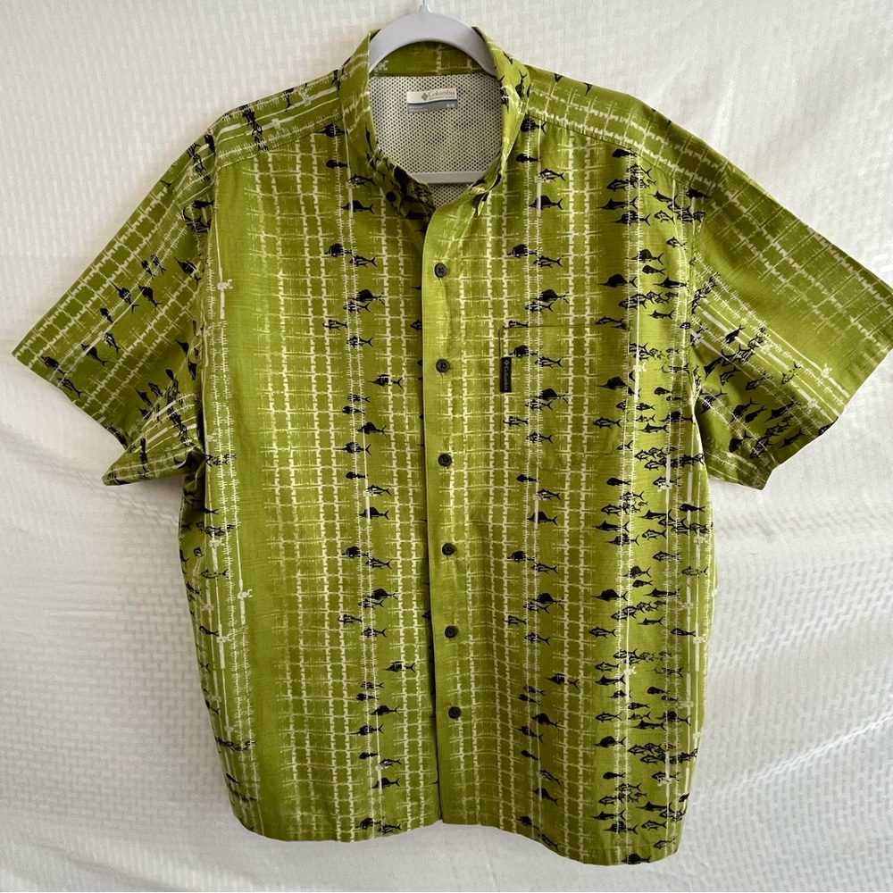 Columbia PFG Short Sleeve Button Down Fishing Shirt Green With Black Fish Medium